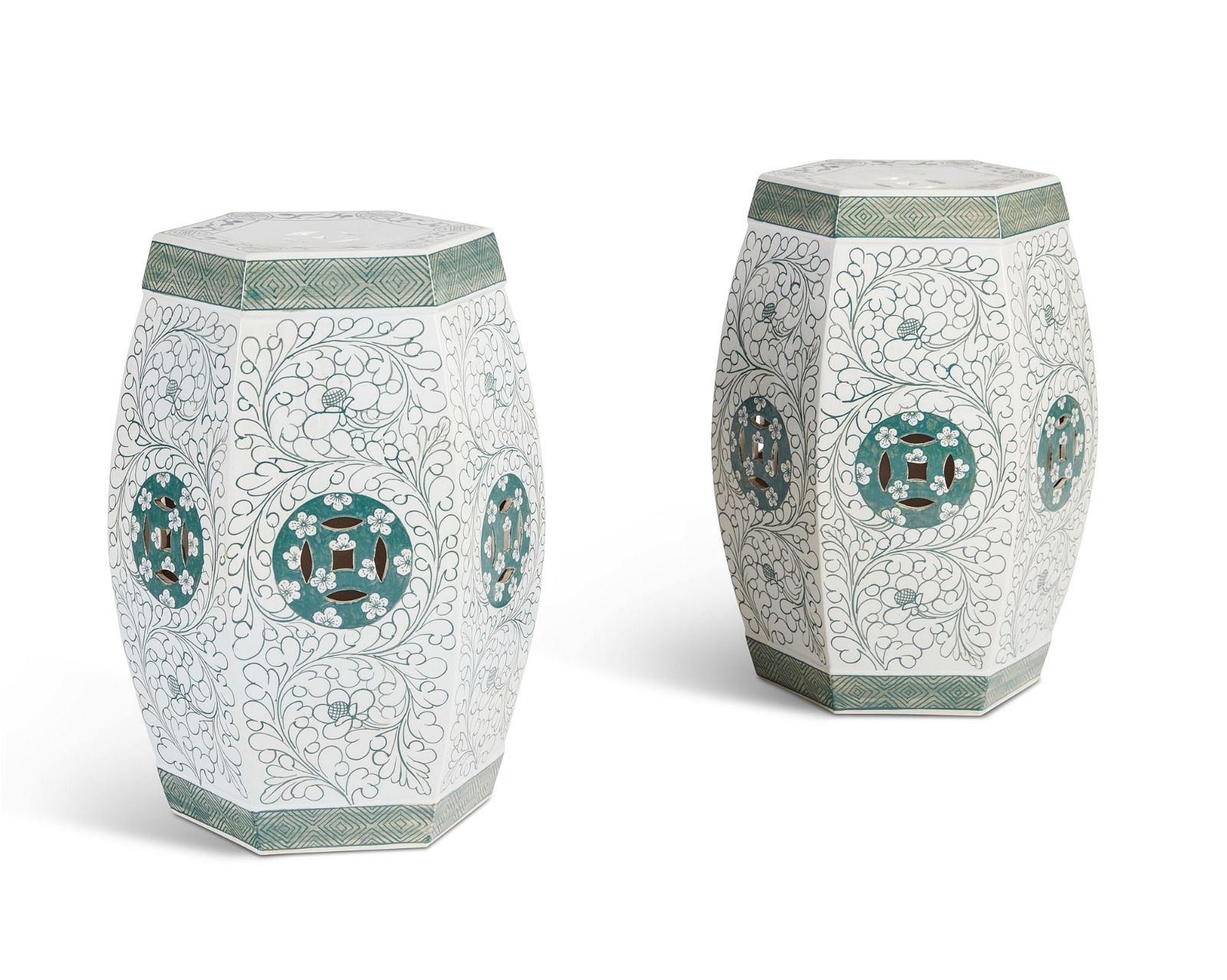 A PAIR CHINESE PORCELAIN