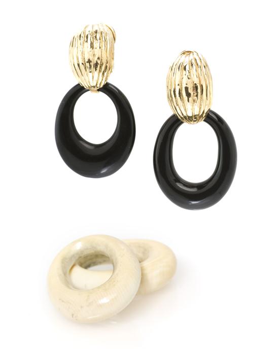A Pair of 14 Karat Yellow Gold Onyx