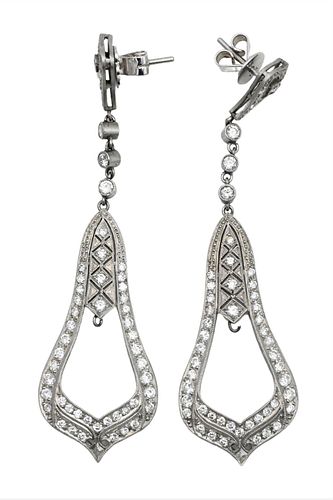 A PAIR OF 14 KARAT WHITE GOLD