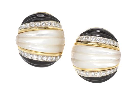*A Pair of 18 Karat Gold Onyx