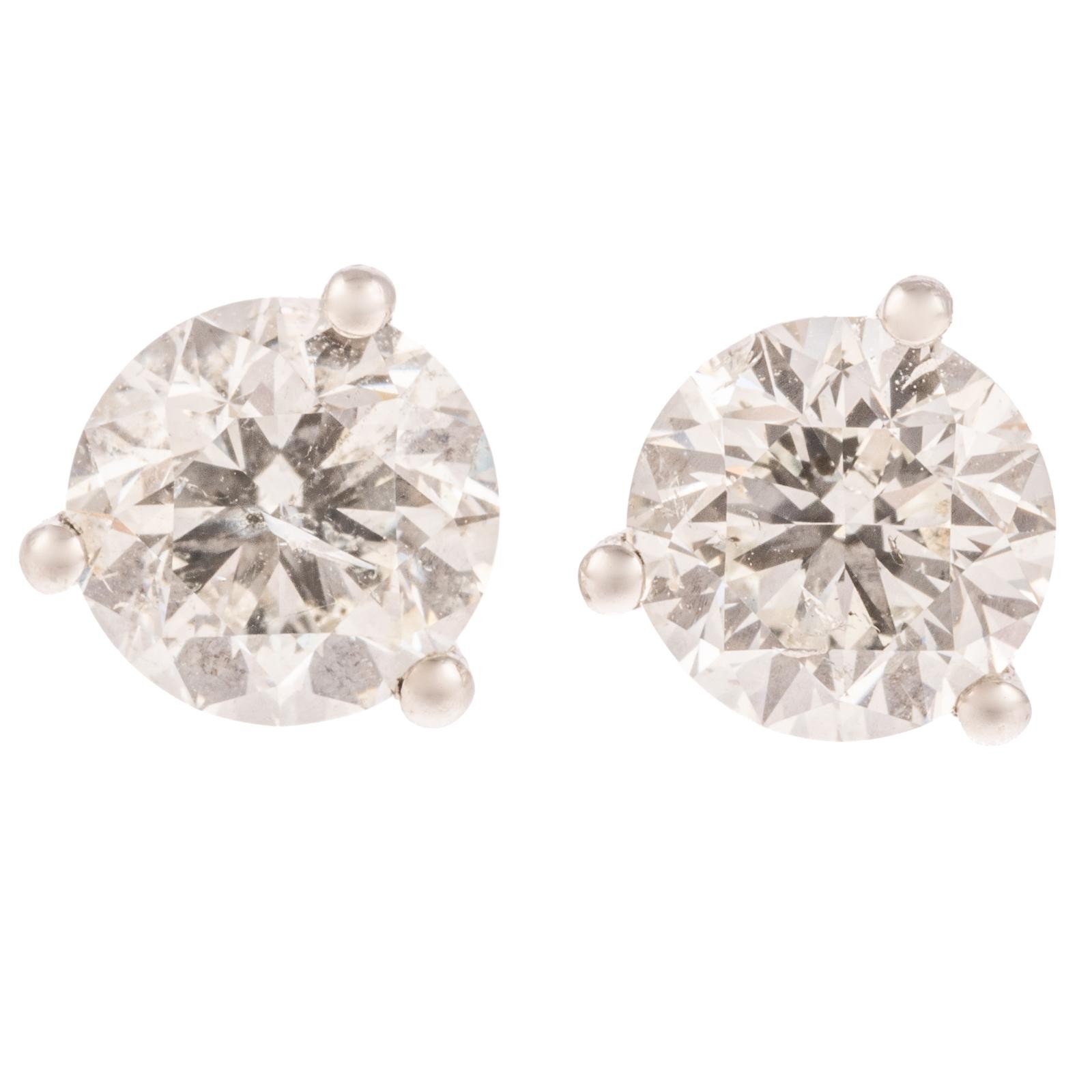 A PAIR OF 2.01 CTW DIAMOND STUDS IN