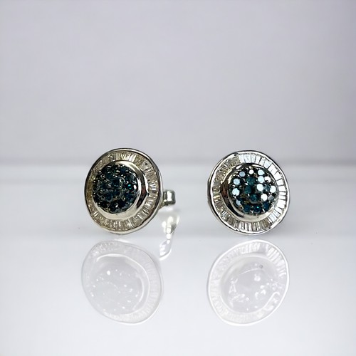 A pair of 3/4ct blue and white