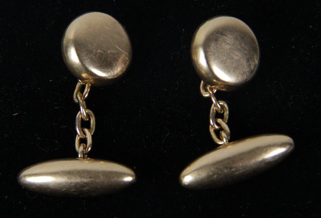 A pair of 9ct gold cufflinks