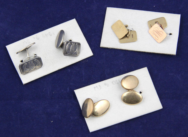A pair of 9ct gold cufflinks
