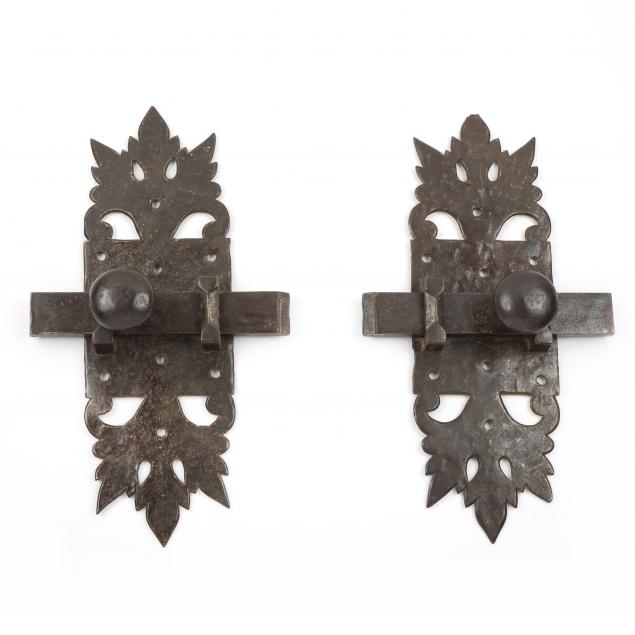 A PAIR OF ANTIQUE GOTHIC IRON