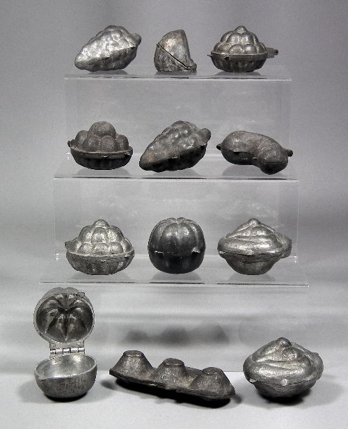 A pair of base metal pie pattern
