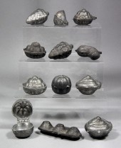 A pair of base metal pie patte