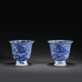 A PAIR OF BLUE AND WHITE PORCE