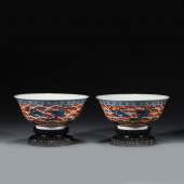 A PAIR OF BLUE-AND-WHITE ALUM-