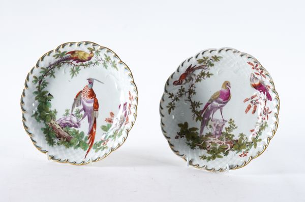 A PAIR OF CHELSEA PORCELAIN