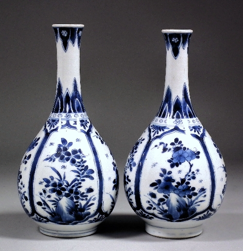A pair of Chinese blue and white
