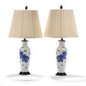 A PAIR OF CHINESE BLUE AND WHI