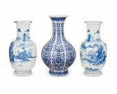A PAIR OF CHINESE BLUE AND WHI