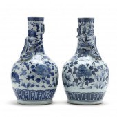 A PAIR OF CHINESE BLUE AND WHI