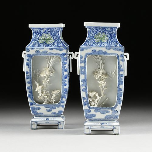 A PAIR OF CHINESE BLUE AND WHITE