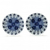 A PAIR OF CHINESE BLUE AND WHI
