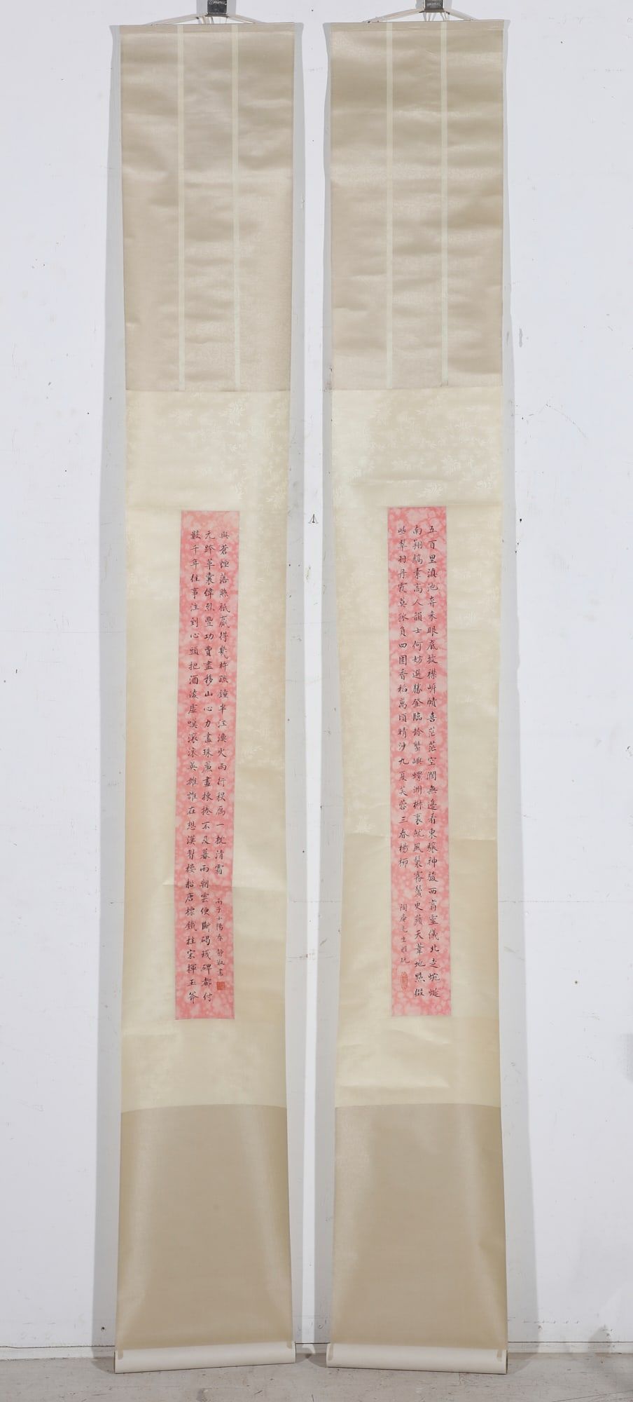 A PAIR OF CHINESE CALLIGRAPHY