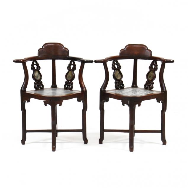 A PAIR OF CHINESE CARVED ROSEWOOD