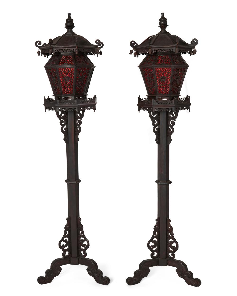 A PAIR OF CHINESE CARVED WOOD