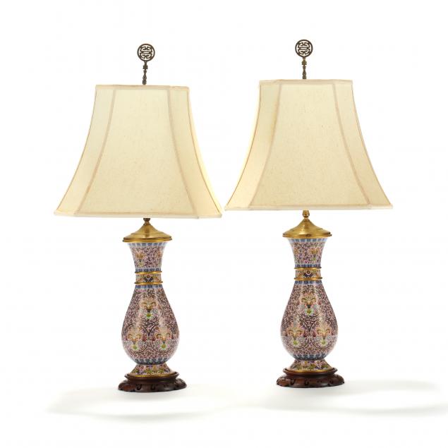 A PAIR OF CHINESE CLOISONNé VASE