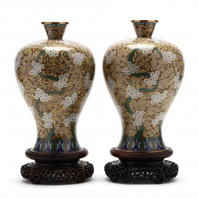 A PAIR OF CHINESE CLOISONNE VASES