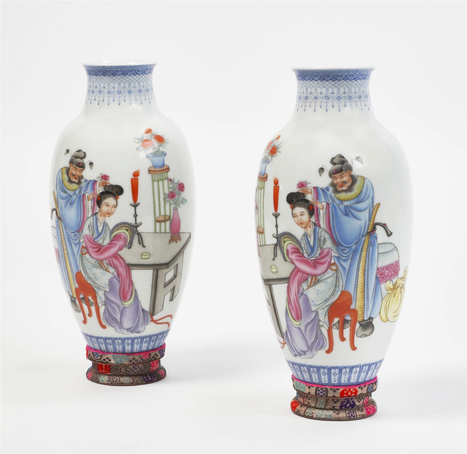 A PAIR OF CHINESE ENAMELED