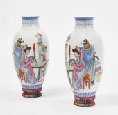 A PAIR OF CHINESE ENAMELED POR