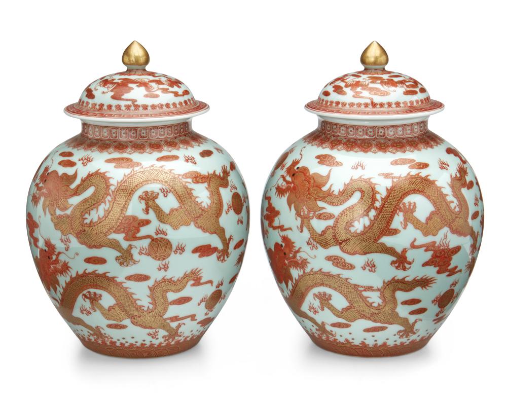 A PAIR OF CHINESE ENAMELED