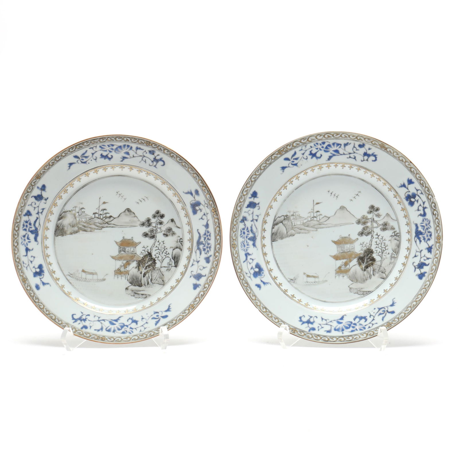 A PAIR OF CHINESE EXPORT PLATES