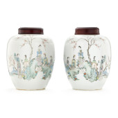 A PAIR OF CHINESE EXPORT PORCE