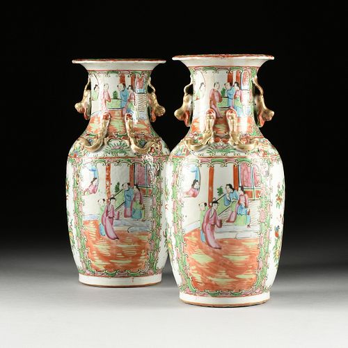 A PAIR OF CHINESE EXPORT FAMILLE