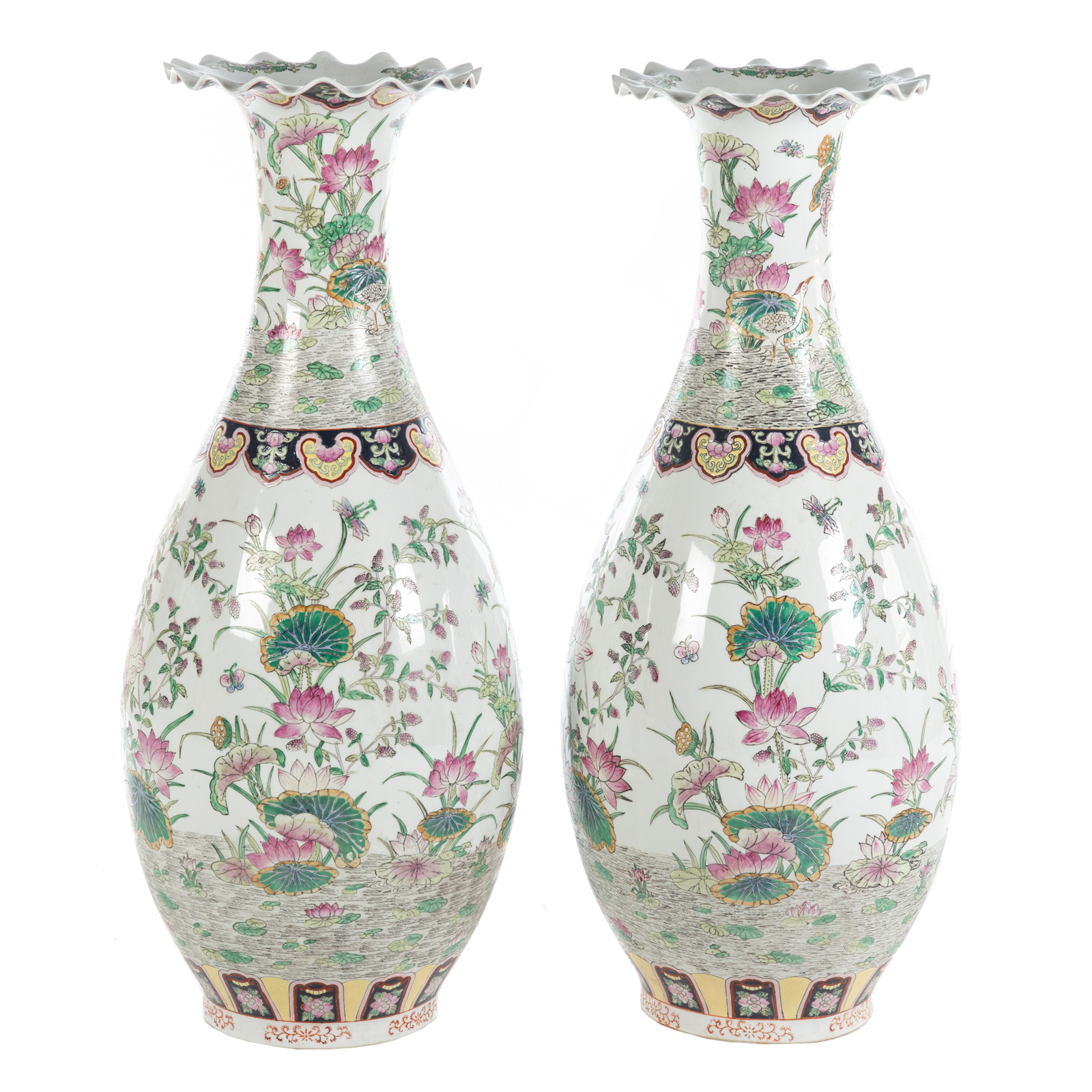 A PAIR OF CHINESE EXPORT FAMILLE