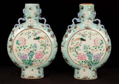 A pair of Chinese famille rose