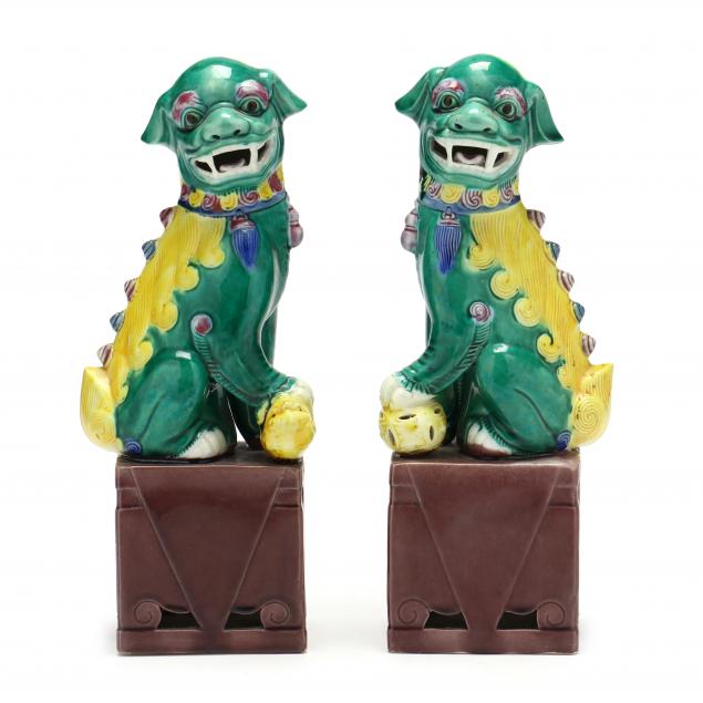 A PAIR OF CHINESE FAMILLE VERTE FOO
