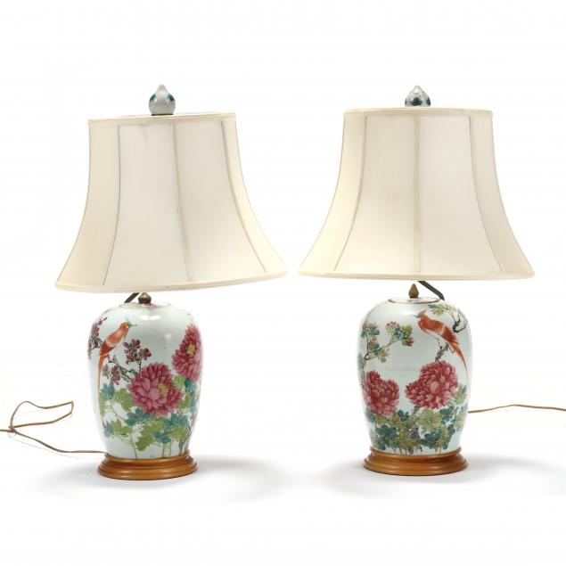 A PAIR OF CHINESE FAMILLE ROSE