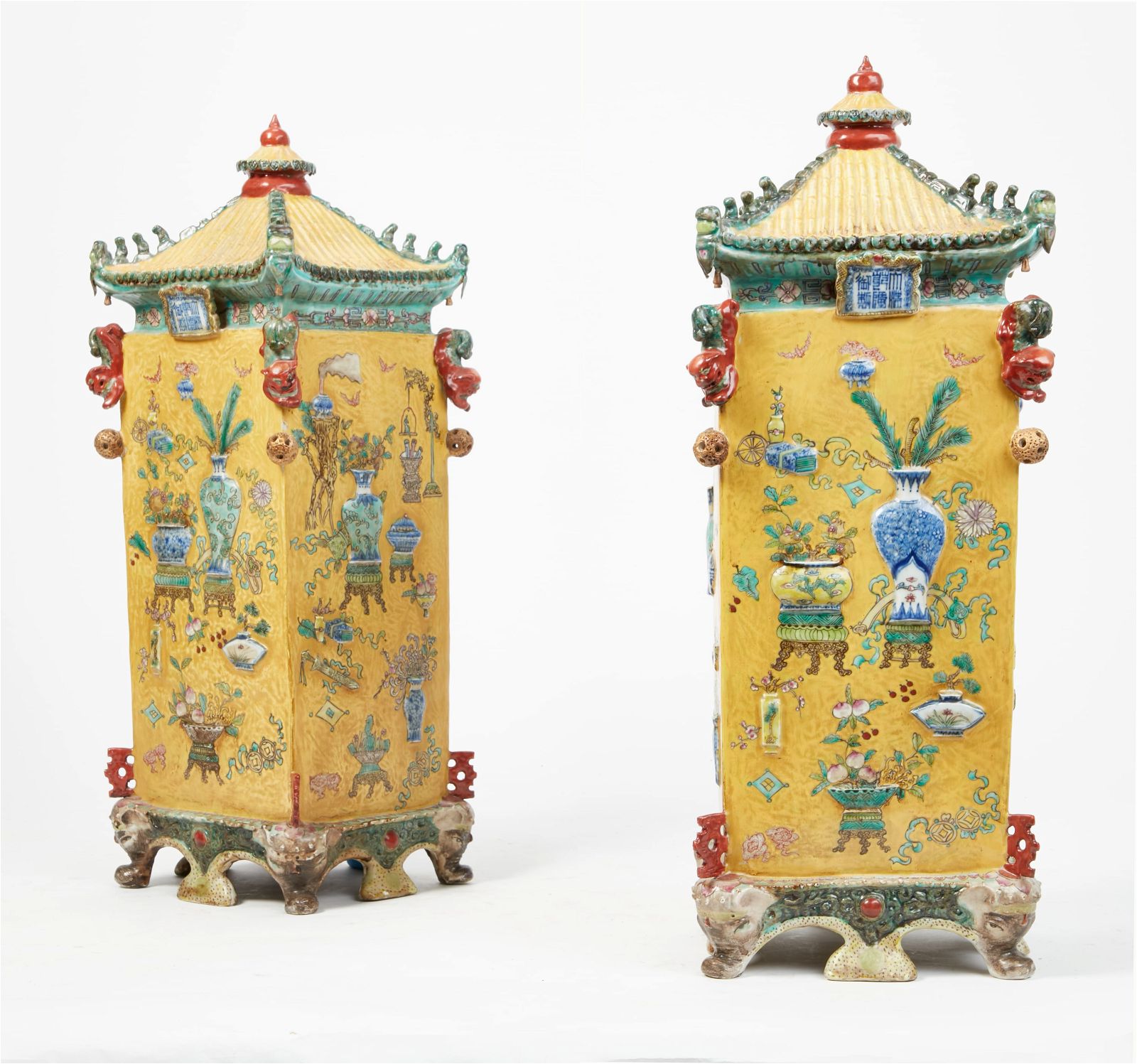 A PAIR OF CHINESE FAMILLE ROSE