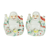 A PAIR OF CHINESE FAMILLE ROSE