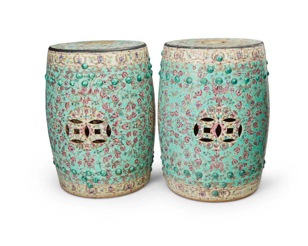 A PAIR OF CHINESE FAMILLE