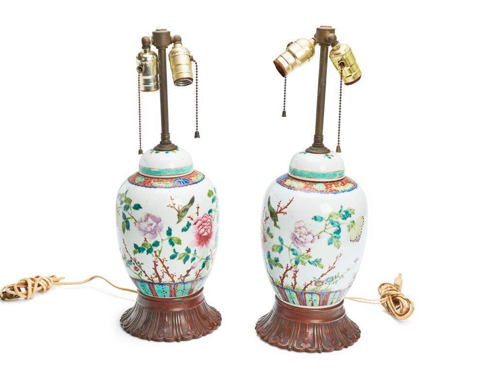 A PAIR OF CHINESE FAMILLE ROSE