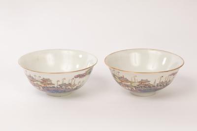 A pair of Chinese famille rose