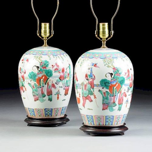 A PAIR OF CHINESE FAMILLE ROSE