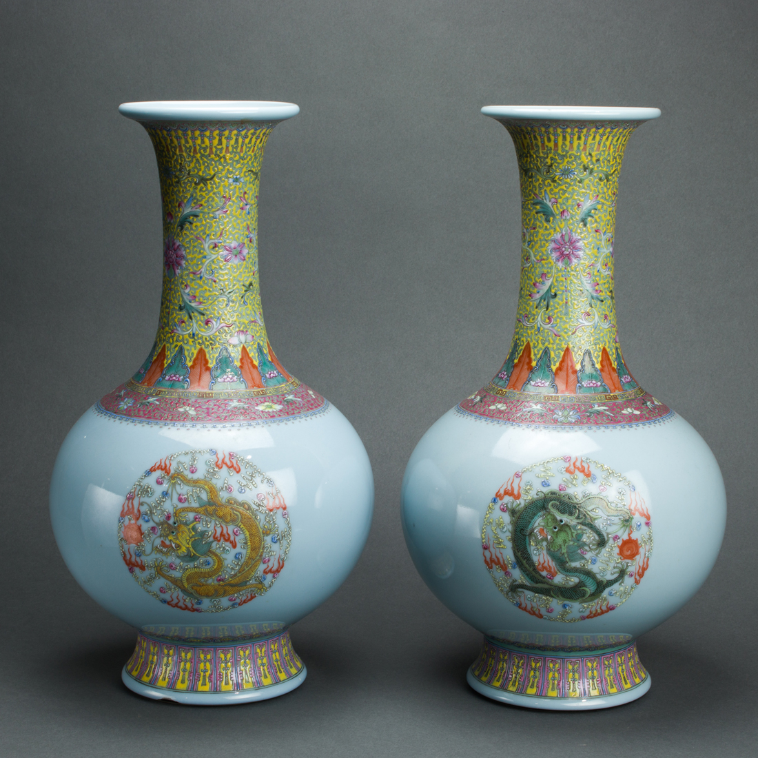 A PAIR OF CHINESE FAMILLE ROSE