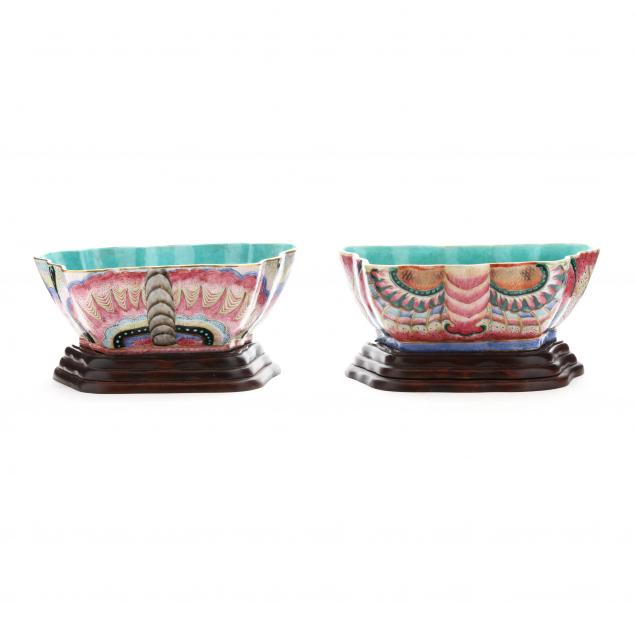 A PAIR OF CHINESE FAMILLE ROSE