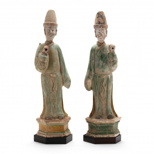 A PAIR OF CHINESE GREEN AND AMBER