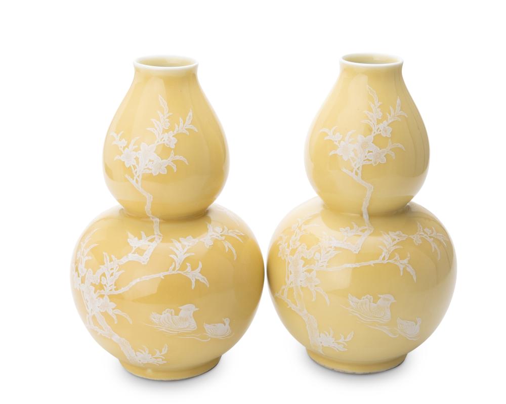 A PAIR OF CHINESE JINGDEZHEN