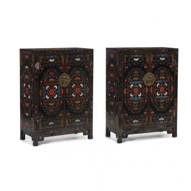 A PAIR OF CHINESE LACQUERED AND