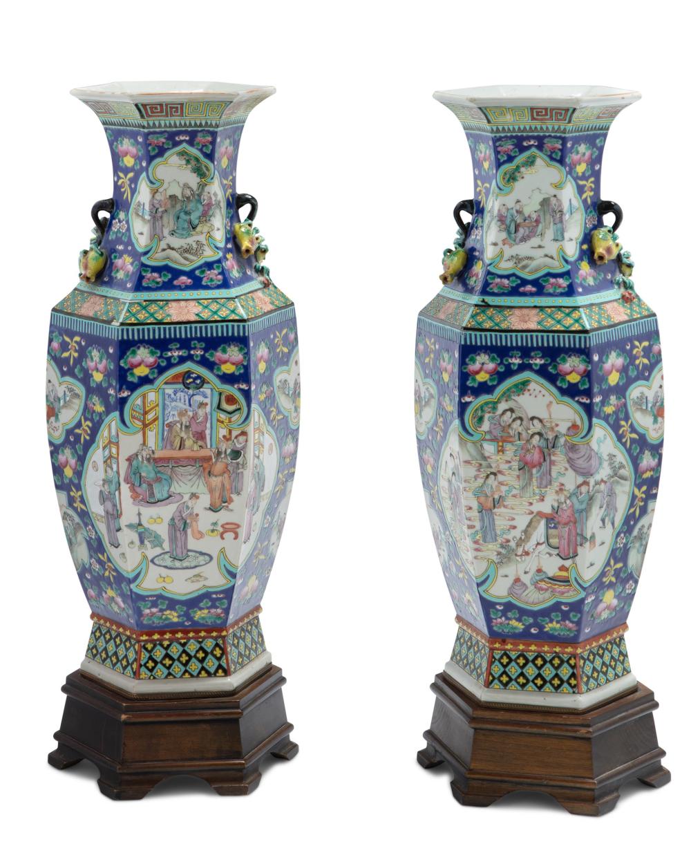 A PAIR OF CHINESE PAINTED PORCELAIN