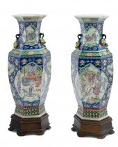 A PAIR OF CHINESE PAINTED PORC