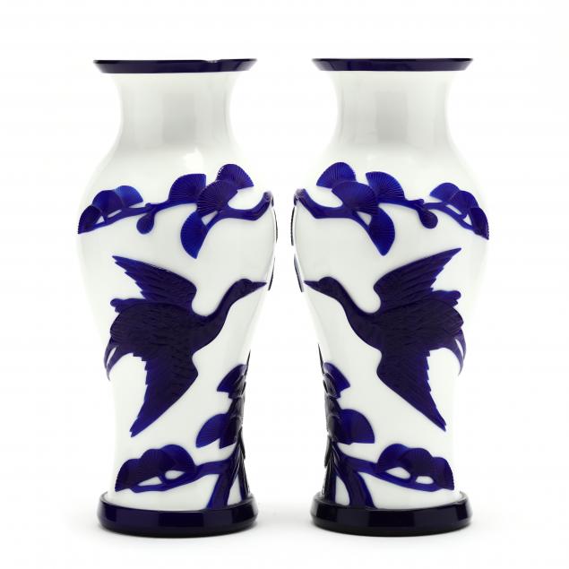 A PAIR OF CHINESE PEKING GLASS