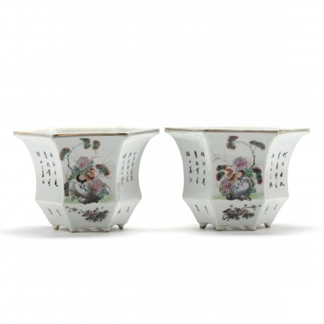 A PAIR OF CHINESE PORCELAIN
